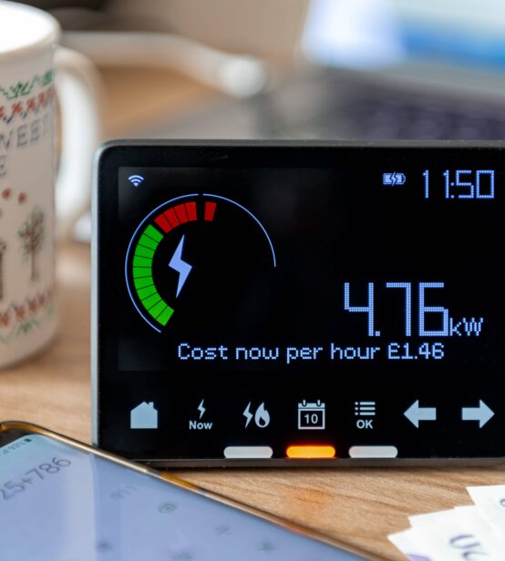 Stock photo of a smart meter in-home display (IHD), showing current electricity usage.